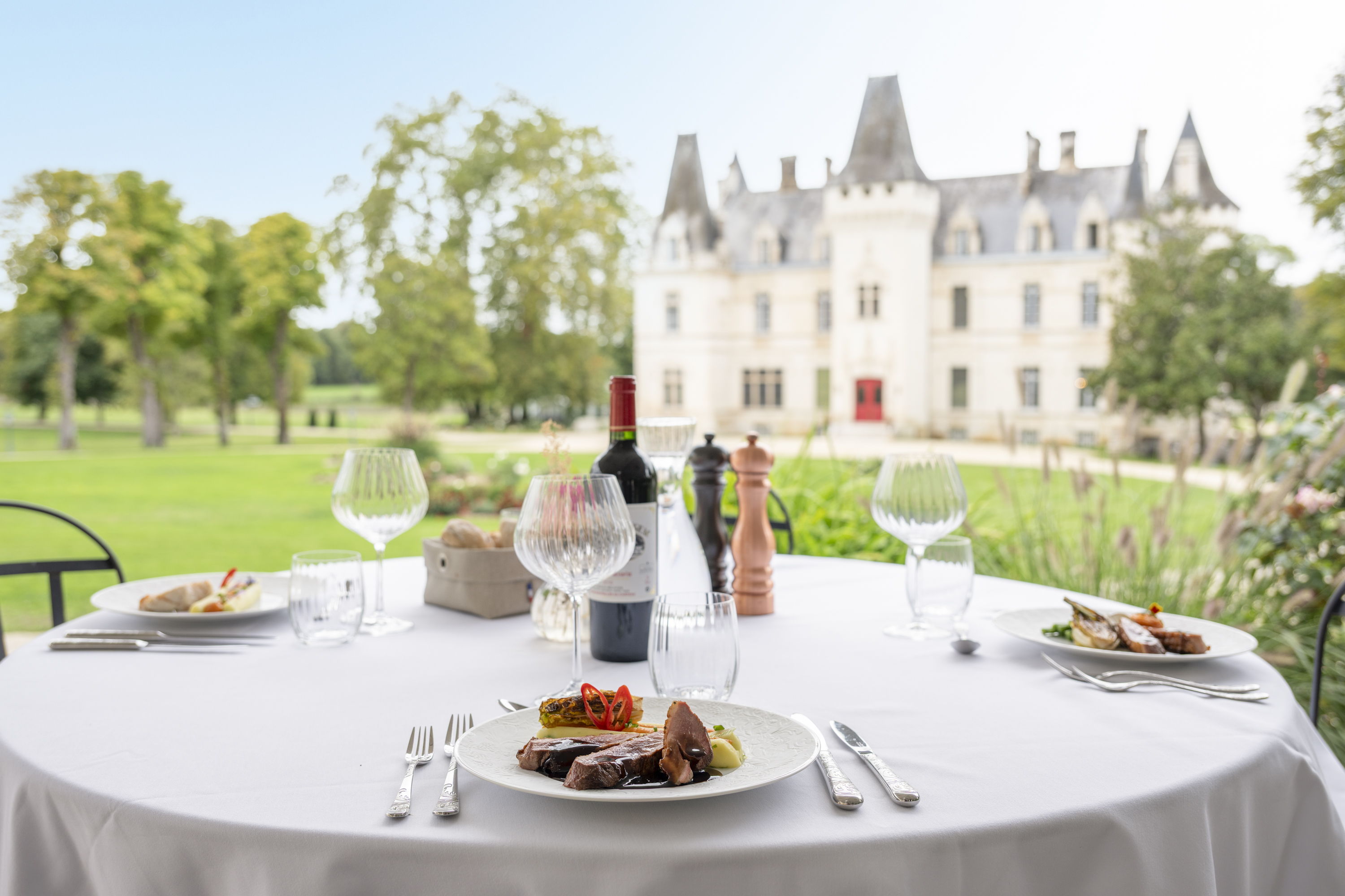 LES RESTAURANTS